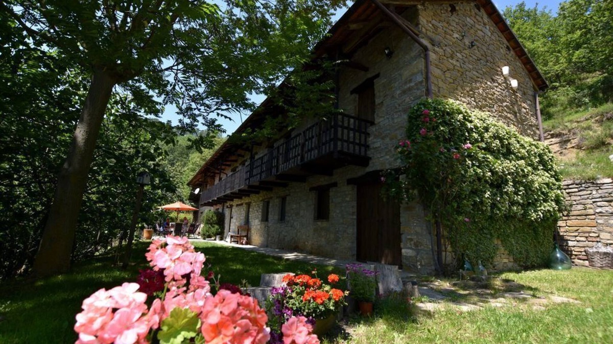 Mombarcaro House | Beautifully located holiday home with private pool