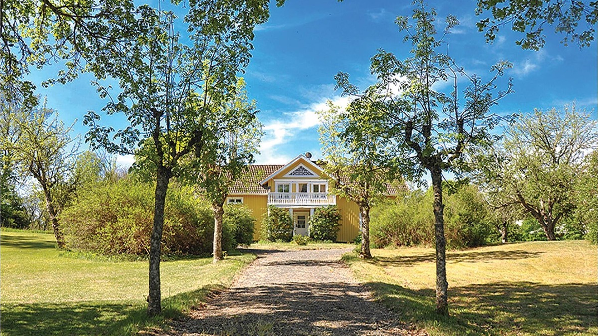 Holsbybrunn House | Beautifully located cottage with spacious outdoor areas and a beautiful garden.