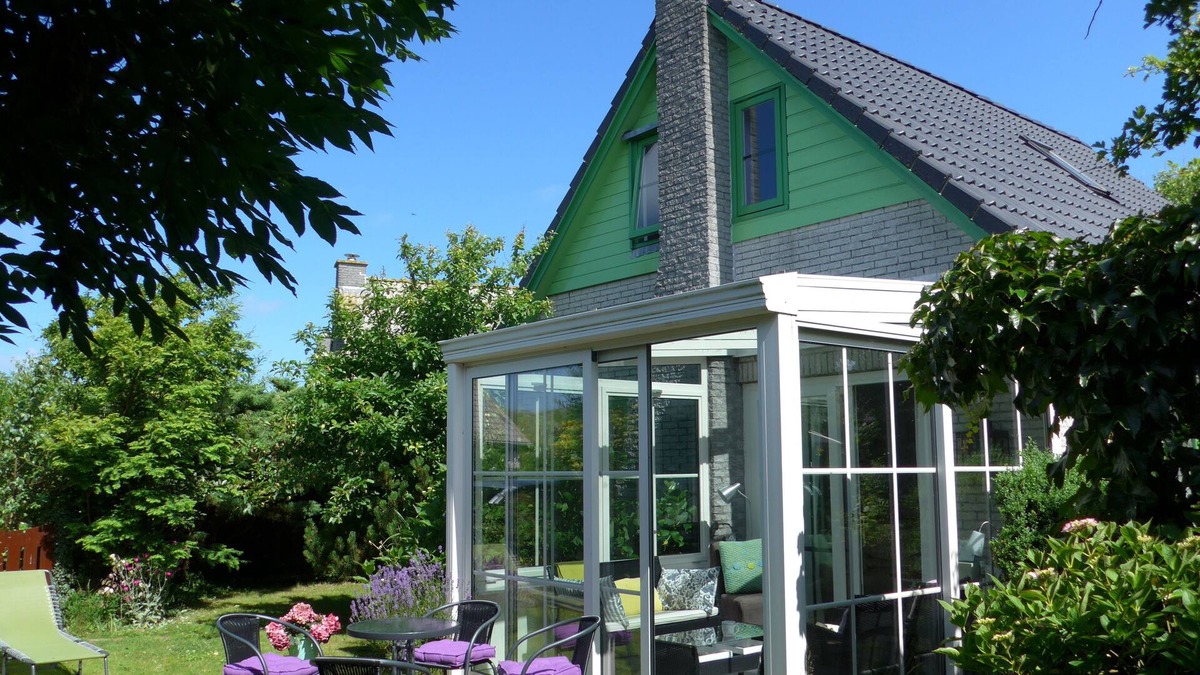 Julianadorp aan zee House | Beautifully furnished holiday home on the North Sea, close to the beach and idyllic location