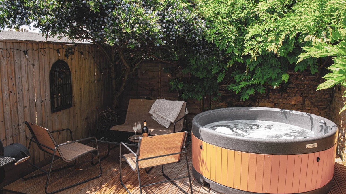 Chipping Norton Cottage | Beautifully presented dog friendly holiday - The Snug