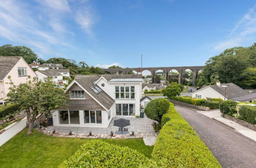 Galmpton House | Beautifully presented holiday home near the beach