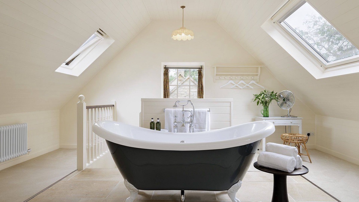 Broadwell Cottage | Beautifully presented dog friendly - The Coach House at Broadwell Manor