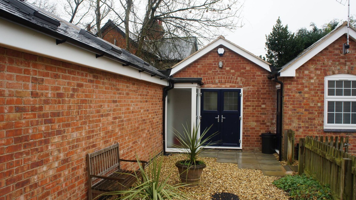 Gumley House | Beautifully renovated 2 bedroom cottage