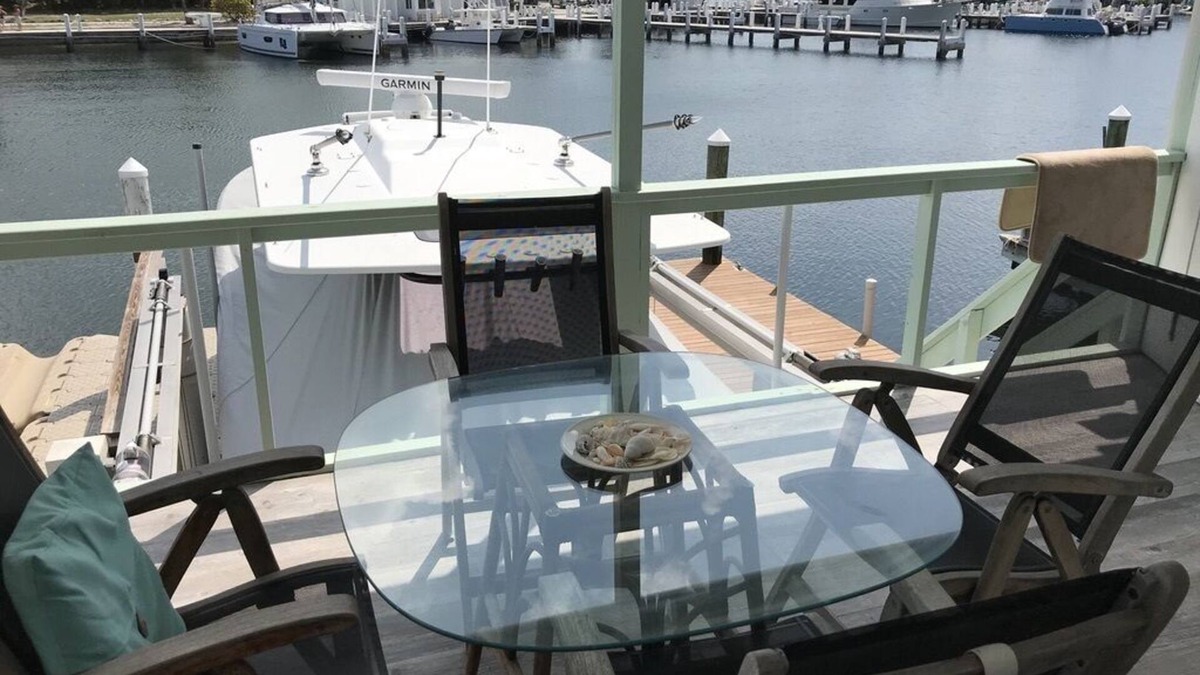 Berry Islands House | Beautifully remodeled “Over the water” Townhouse suite!
