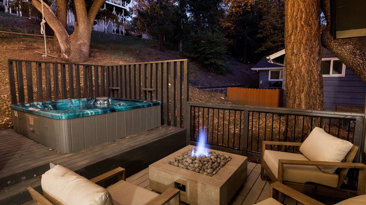 Moonridge House | Beautifully remodeled abode within walking distance to the slopes, and more!