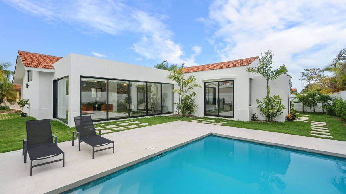 Sabanera Dorado House | Beautifully remodeled and spacious home available for rent