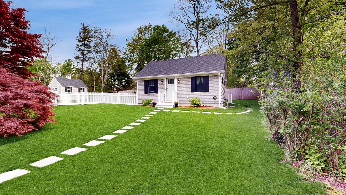 Orleans Cottage | Beautifully remodeled cottage near the beach with central AC, gas grill & lawn