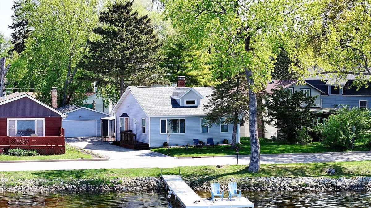 Long Lake House | Beautifully Remodeled Lakefront House