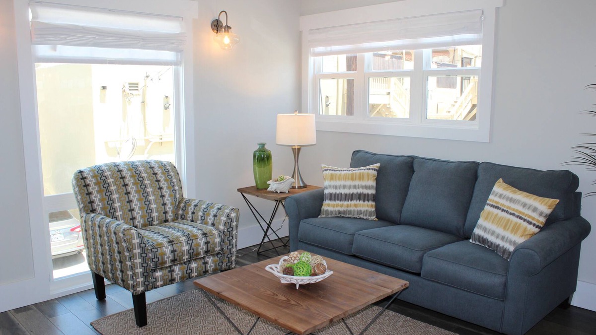 Belmont Shore Apartment | Beautifully Remodeled Unit Right In The Heart Of Belmont Shore!