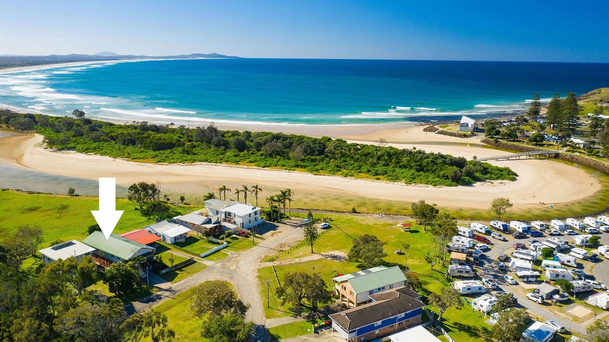 Crescent Head House | Beautifully Renovated Beachside Unit!