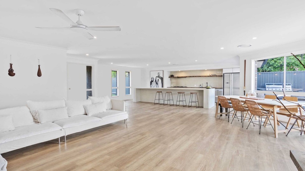 Burleigh Waters Apartment | Beautifully renovated four-bedroom, two-bathroom home in Burleigh Heads!