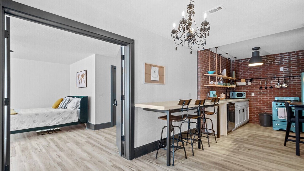 Tontitown House | Beautifully renovated 1800 SF home where modern amenities meet classic style .