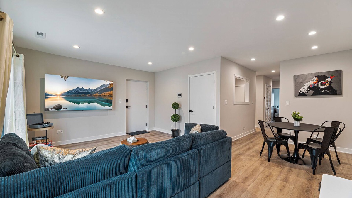 West Ridge Apartment | Beautifully Renovated 2/2 with parking, in unit laundry, king bed, brand new!