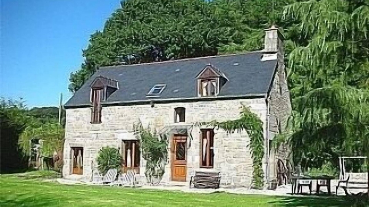 Le Gast Cottage | Beautifully renovated cottage in large secluded garden on edge of forest