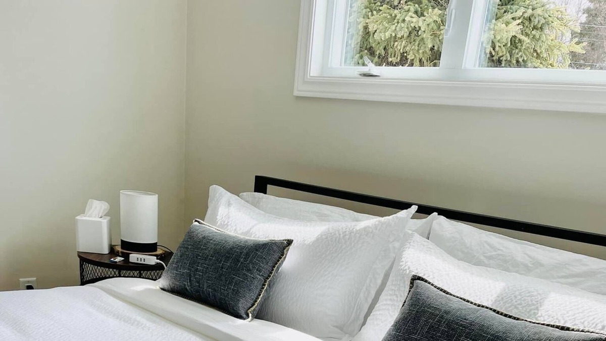 Marathon House | Beautifully Renovated Single Level Executive Oasis