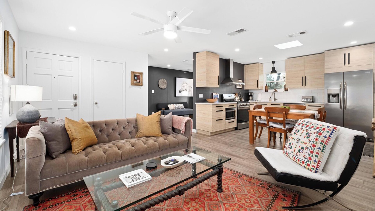 South Manchaca House | Beautifully Renovated & Centrally Located