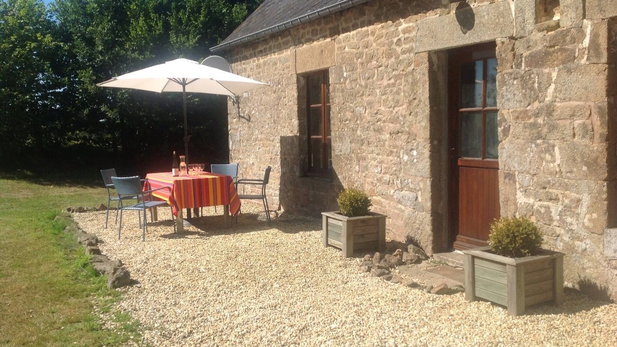 Herce Other | Beautifully renovated farmhouse. Lovely family friendly garden. Pets welcome
