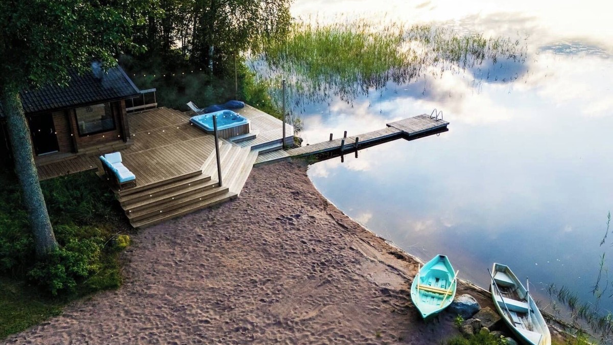 Salo Cottage | Beautifully renovated red cottage by the lake