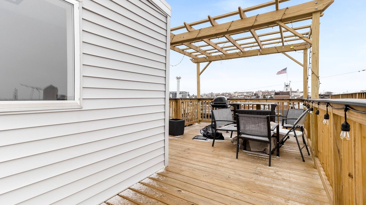 Canton House | Beautifully Renovated row House in Trendy Canton, private parking driveway