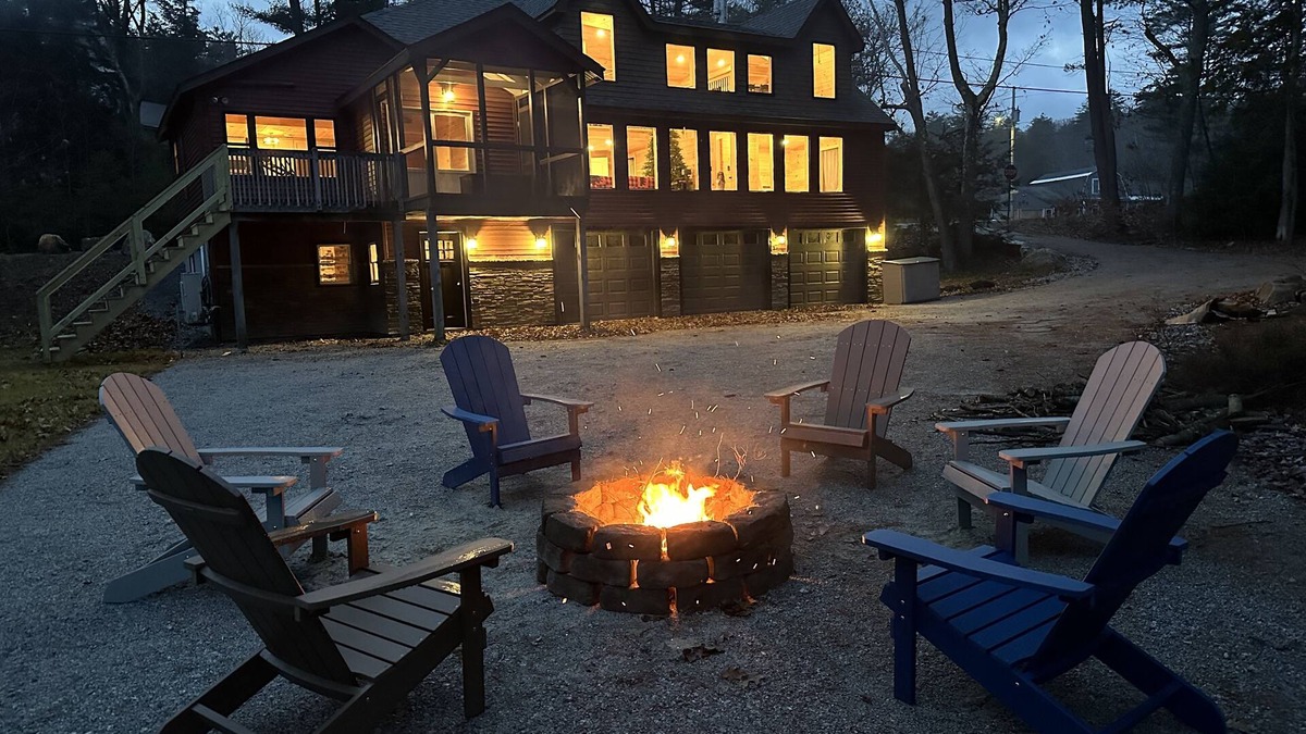 Bradford House | Beautifully Renovated Lake House