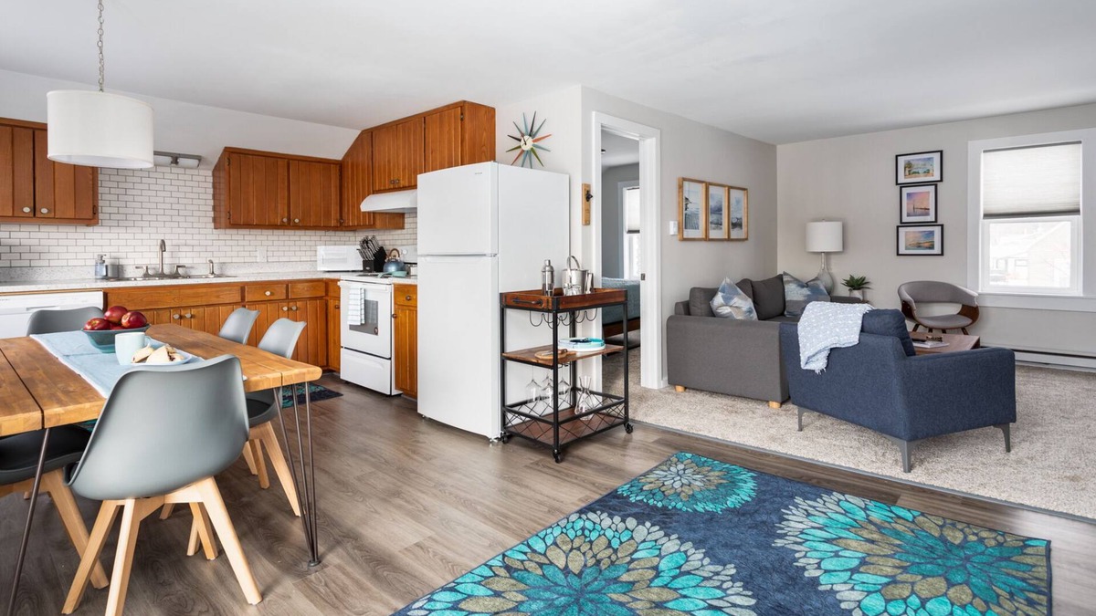 Frankfort House | Beautifully Renovated 2 bedroom, 1 bath charmer