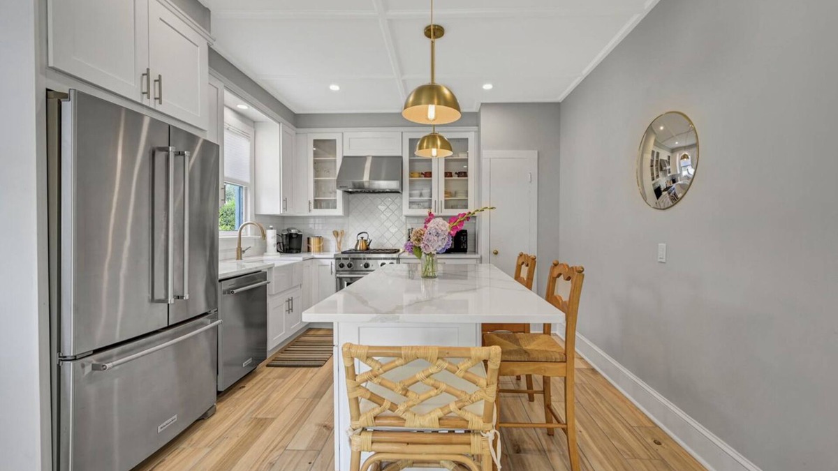Greenport House | Beautifully renovated 2 Bedroom, 1st Floor apt -Greenport Village, Walk to town!