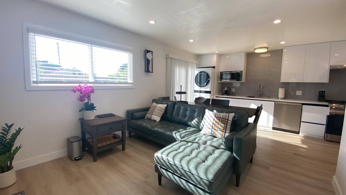Sharp Park Condo | Beautifully Renovated 2B1B Private Backyard Steps to Beach Free Parking