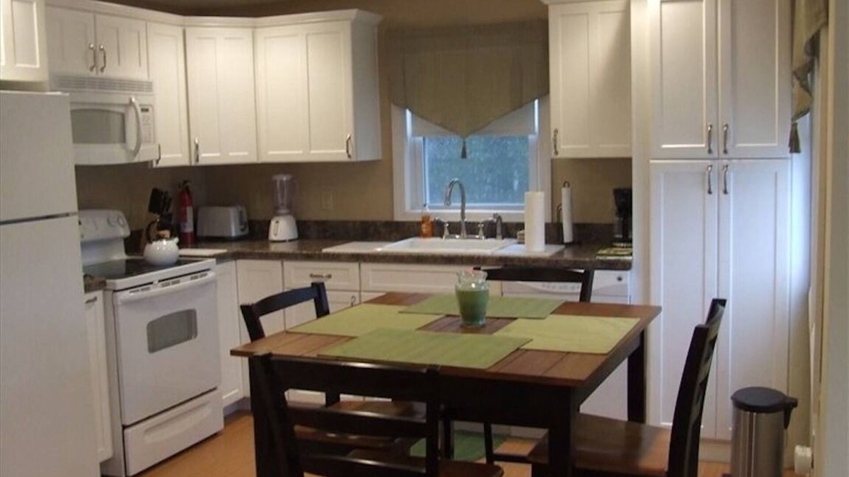 Surf City Apartment | Beautifully Renovated Beach Block 2-Bedroom Unit