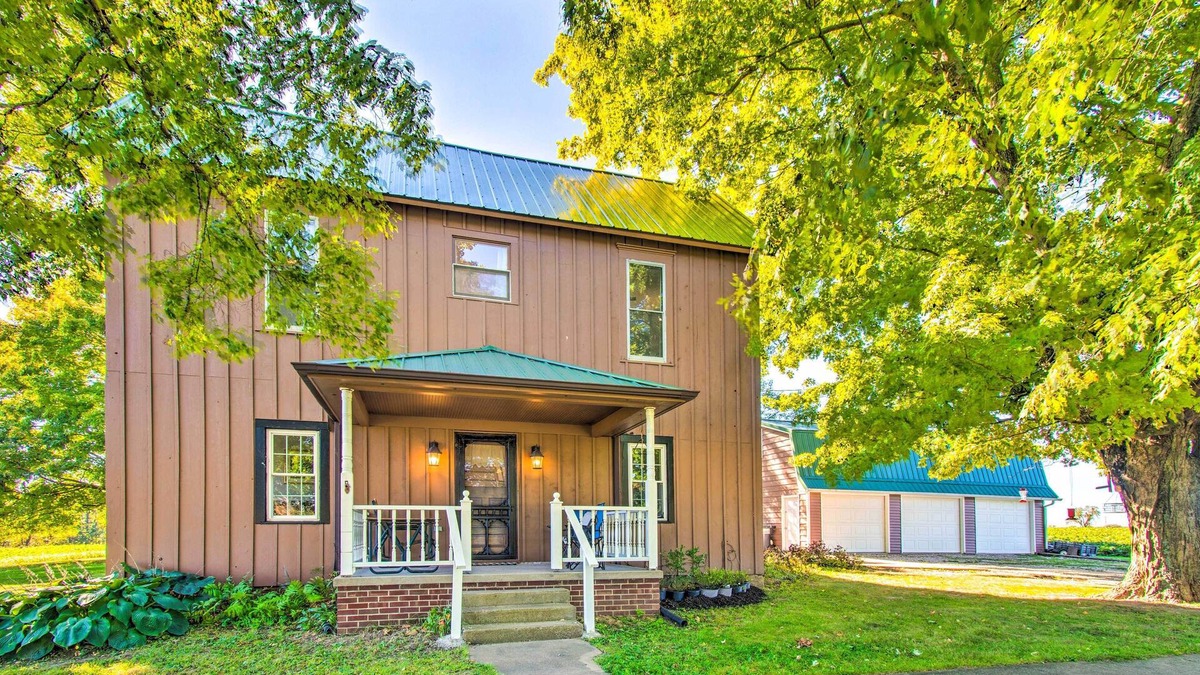 Annapolis House | Beautifully Restored Farmhouse in Marshall!