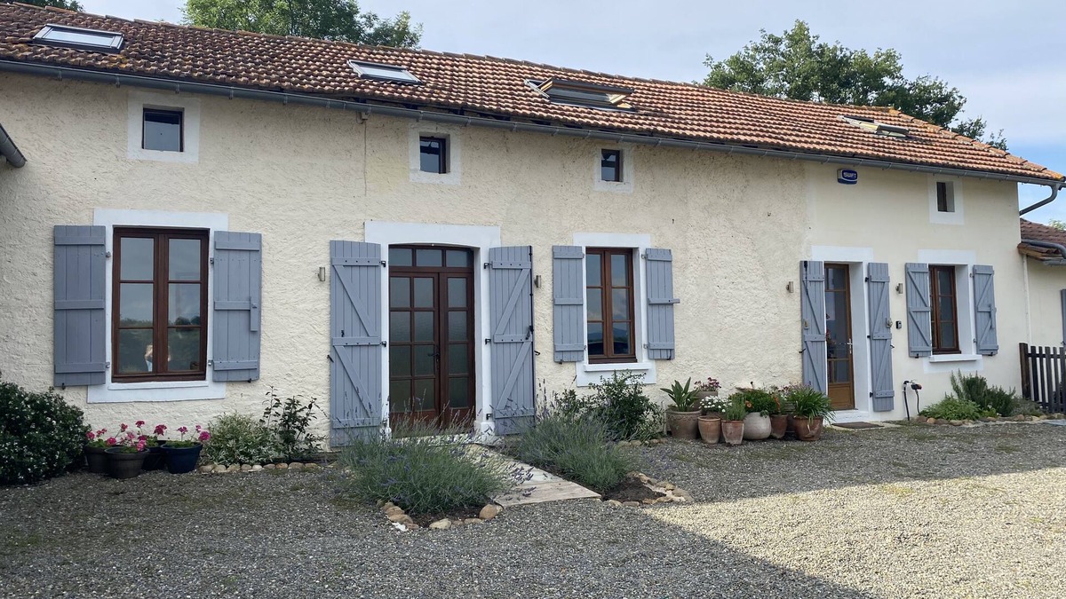 Monfaucon House | Beautifully Restored House with Swimming Pool