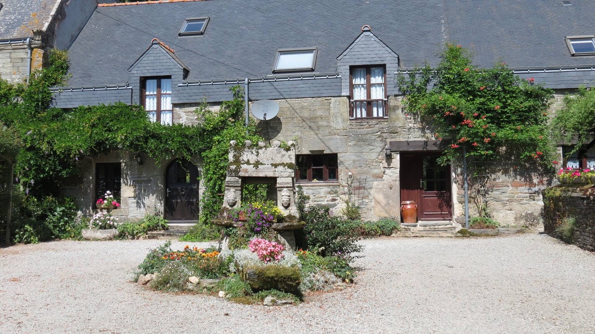 Plumeliau Cottage | Beautifully restored house attached to the Manoir with heated 12 x 6 m pool