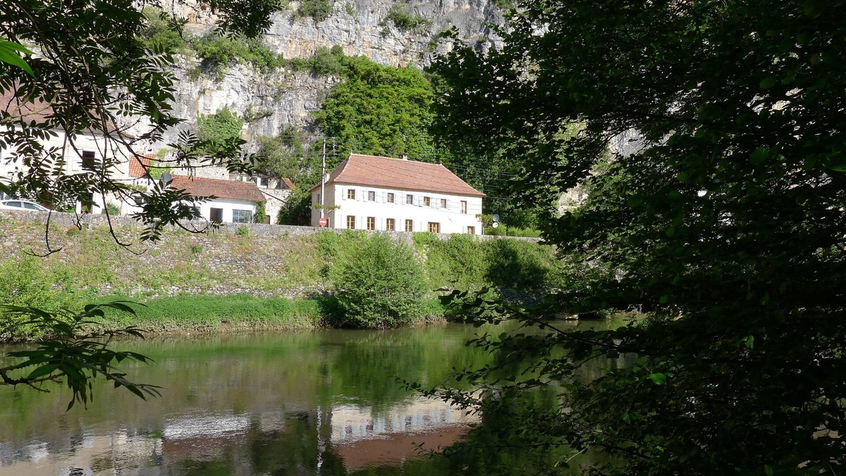 Cabrerets Villa | Beautifully Restored, Large French Villa On The Banks Of The River Cele.