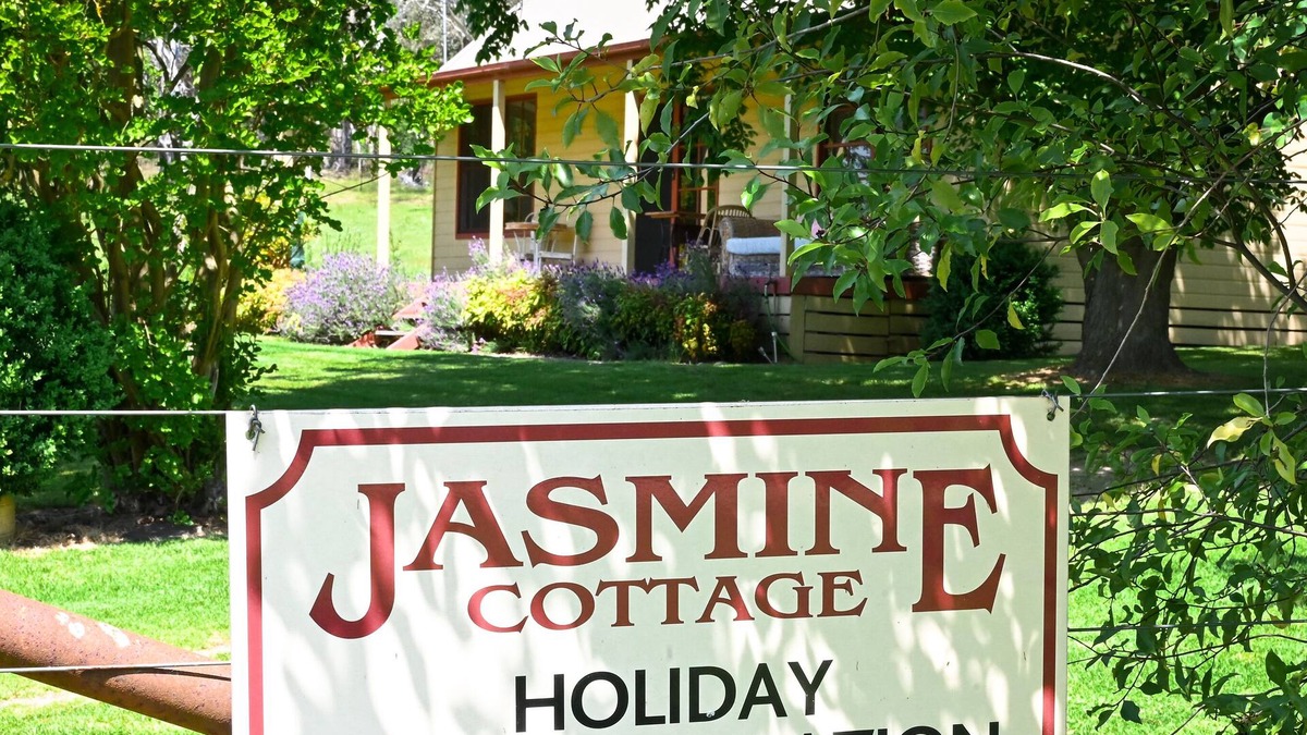 Walwa House | Beautifully restored miner's cottage in the Upper Murray.