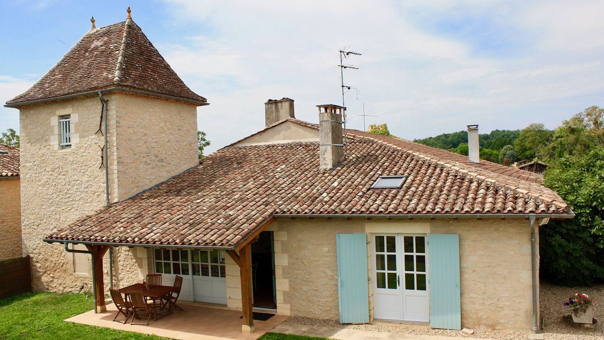 Le Puy House | Beautifully restored pigeon tower and converted barn.