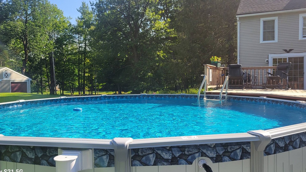 Blandford House | Beautifully Restored Federal Colonial. New pool,Large Deck, Family Friendly.