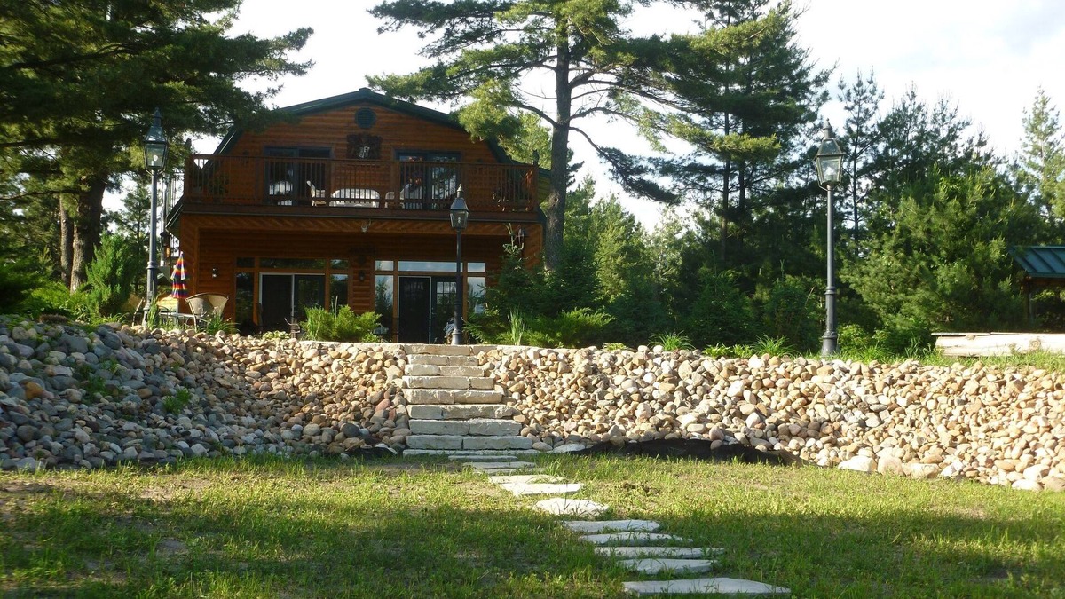 Adams House | Beautifully secluded getaway perfect for all seasons!