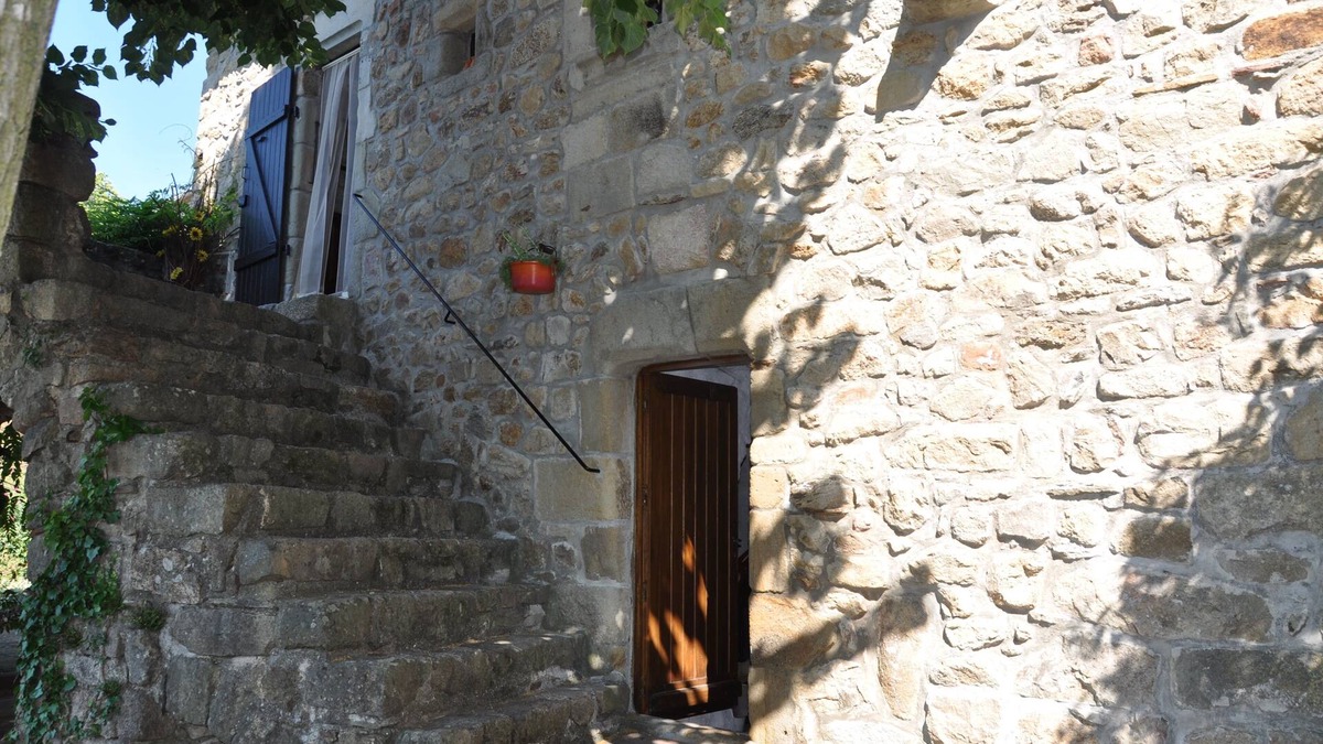 Chassiers House | beautifully situated authentic holiday home in natural stone with small pool