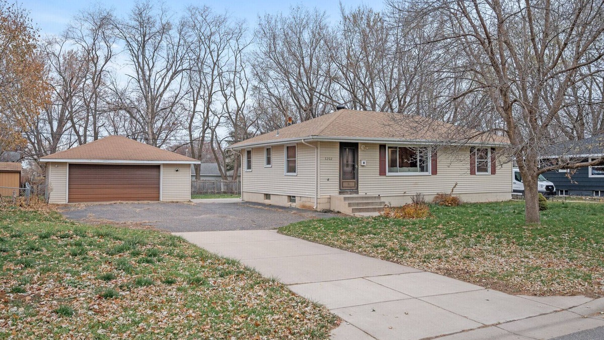 Crystal House | Beautifully updated home in Crystal.Less than 15 minutes to downtown Minneapolis