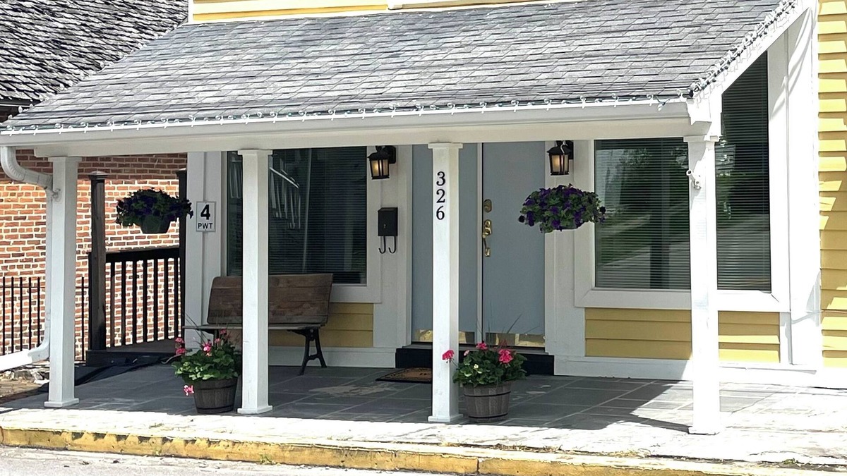 Perryville Cottage | Beautifully updated riverside 1840 cottage on the bourbon trail near Danville