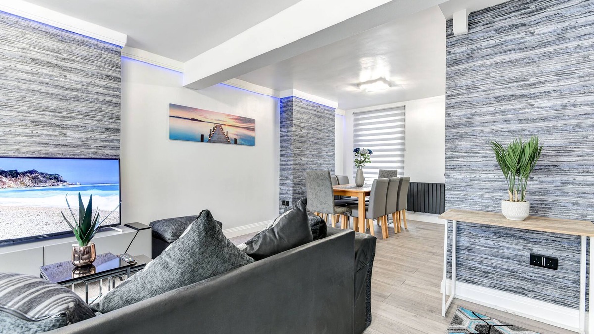 Newhaven Apartment | Beauty Close to Coast, Stunning interior, central.