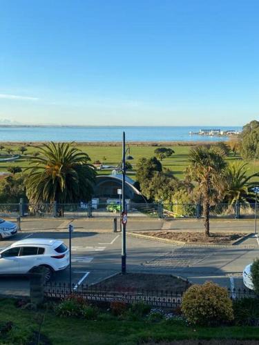 Timaru Central Apartment | Beauty on The Bay - Best location in Timaru!