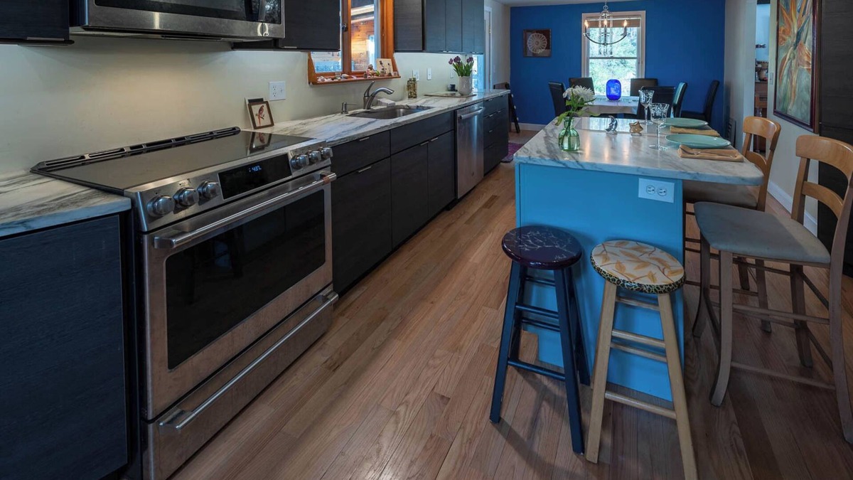 Kingston House | Beauty & the Peace. Private Lakeside Retreat. Pet friendly!