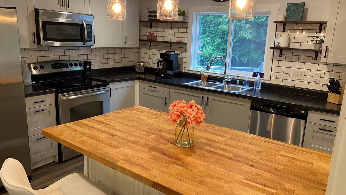 Barryton House | Beaver Den - A relaxing stay on the Chippewa River!
