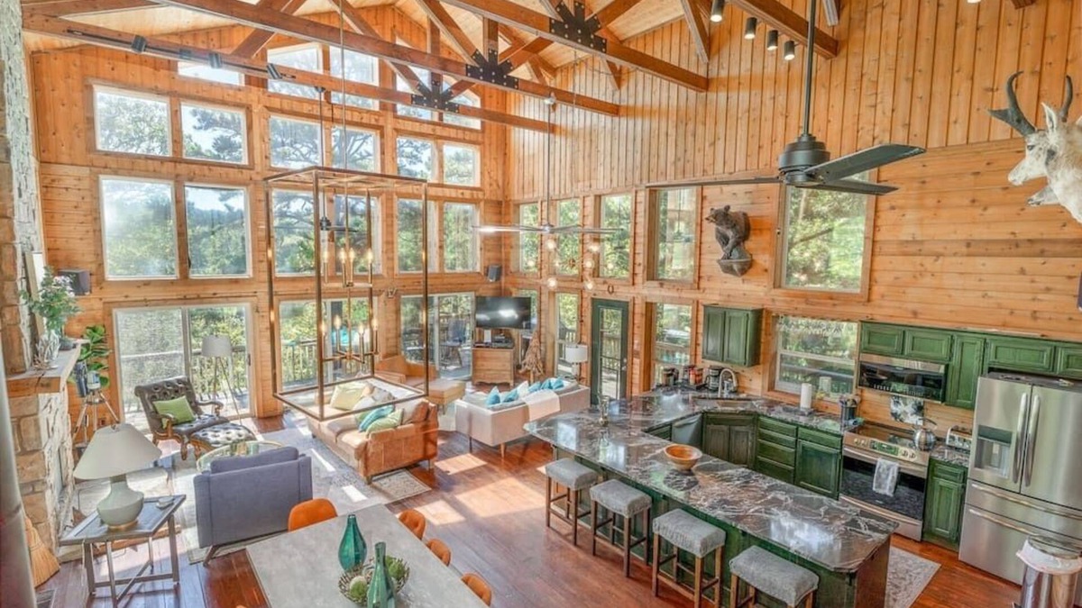 Rogers House | Beaver Lake Luxury Retreat - Whispering Pines