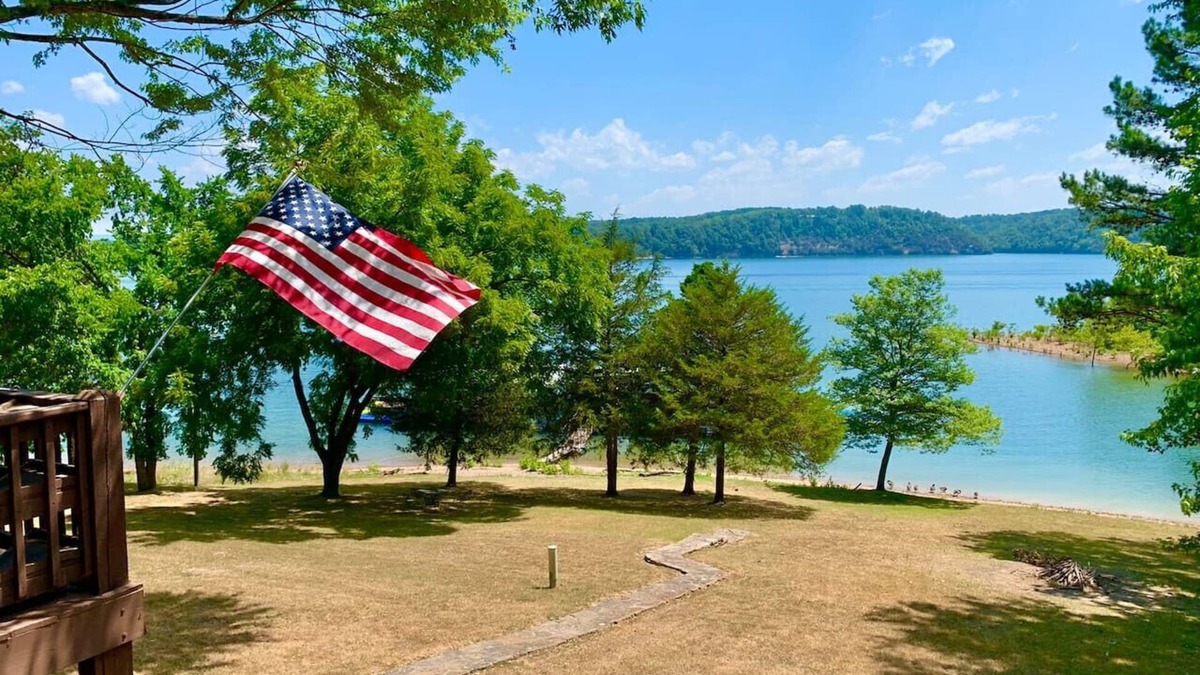 Beaver Shores House | Beaver Lake Waterfront