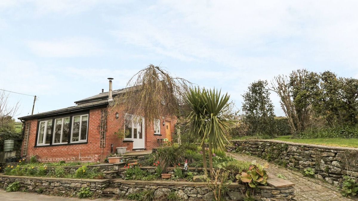 Newland Near Ulverston Cottage | BECK COTTAGE, romantic, with open fire in Pennington