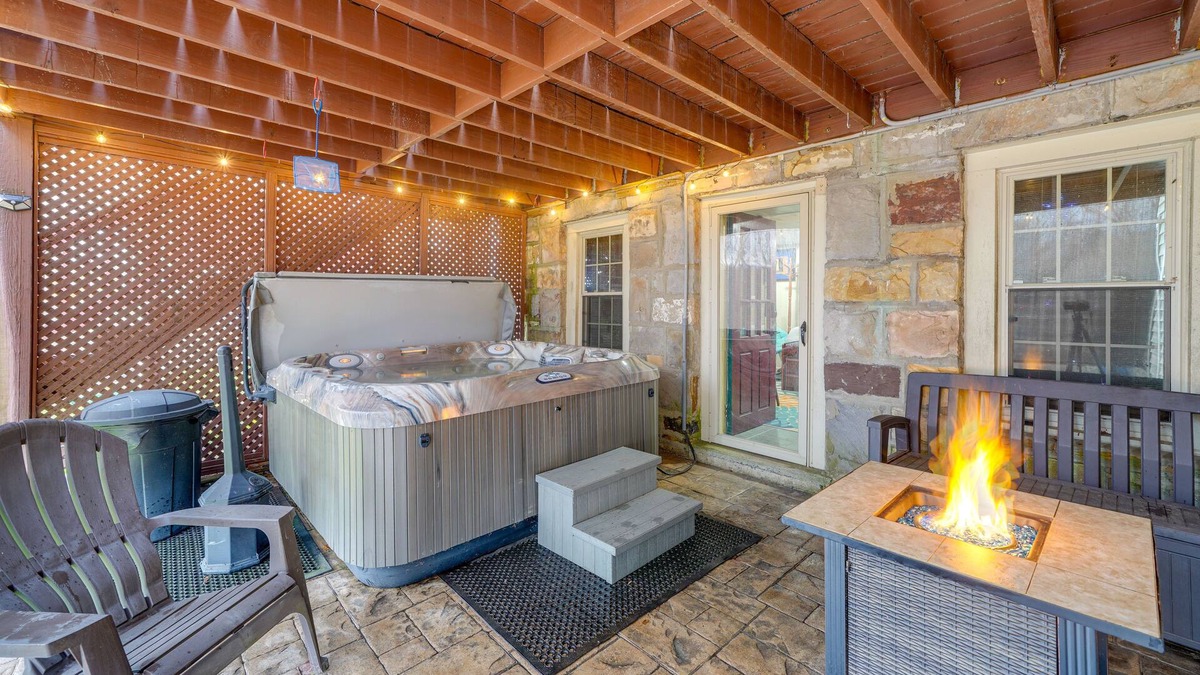 Beckley Apartment | Beckley Studio w/Private Hot Tub & Home Gym!