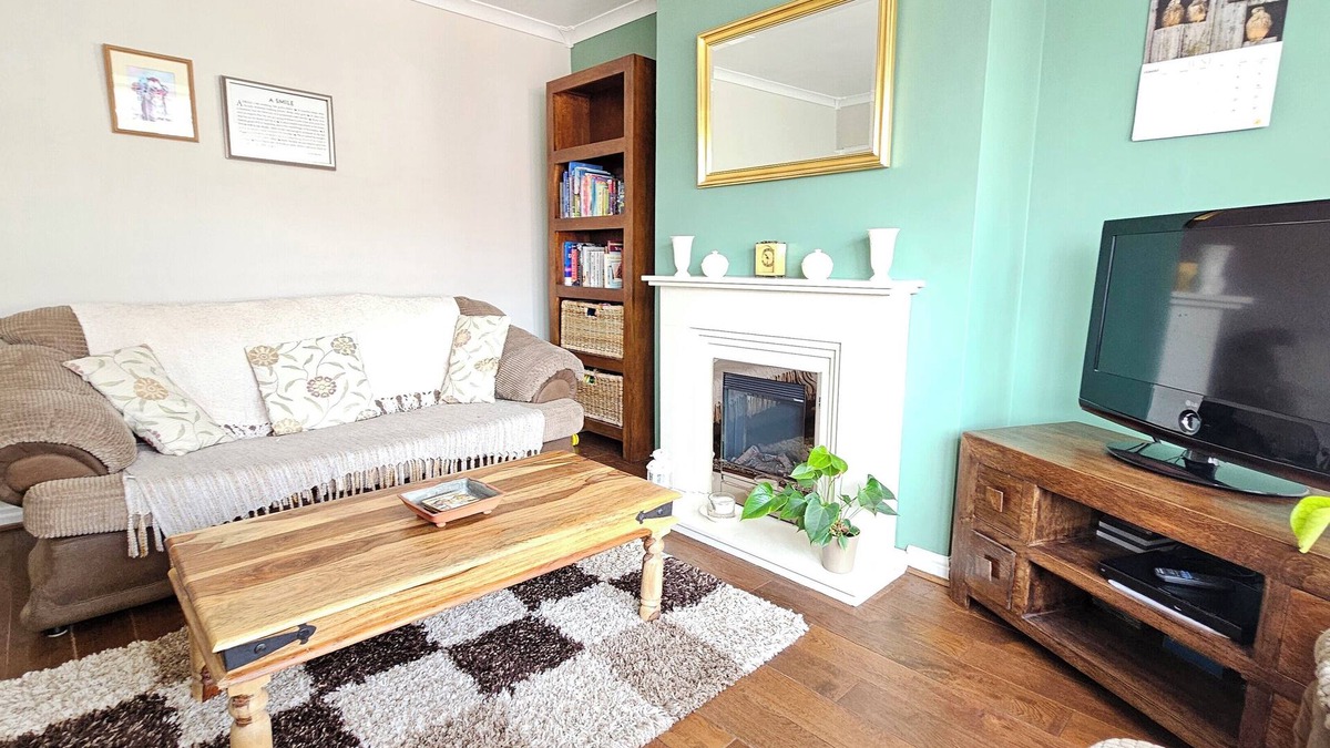 Heworth House | Beckside - Dog friendly house with secure garden and free parking