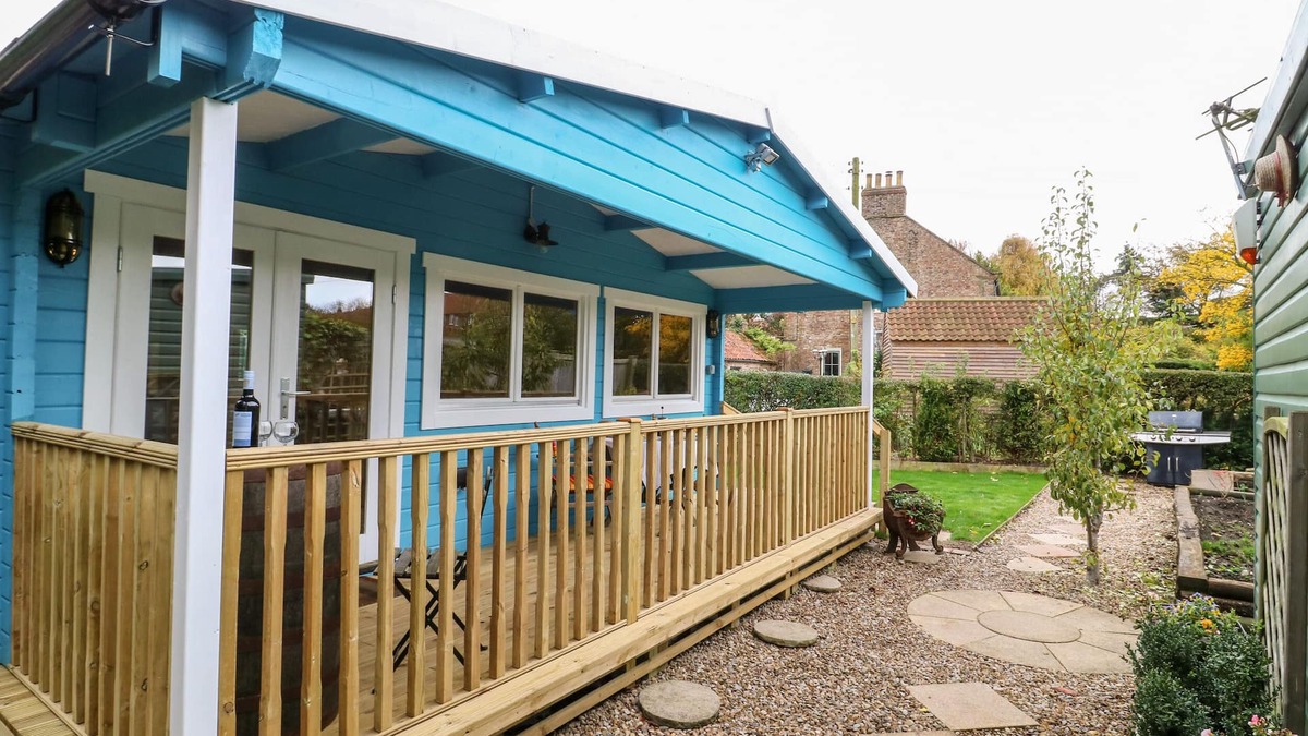 Leavening Cottage | BECKSIDE LODGE, romantic, character holiday cottage in Malton