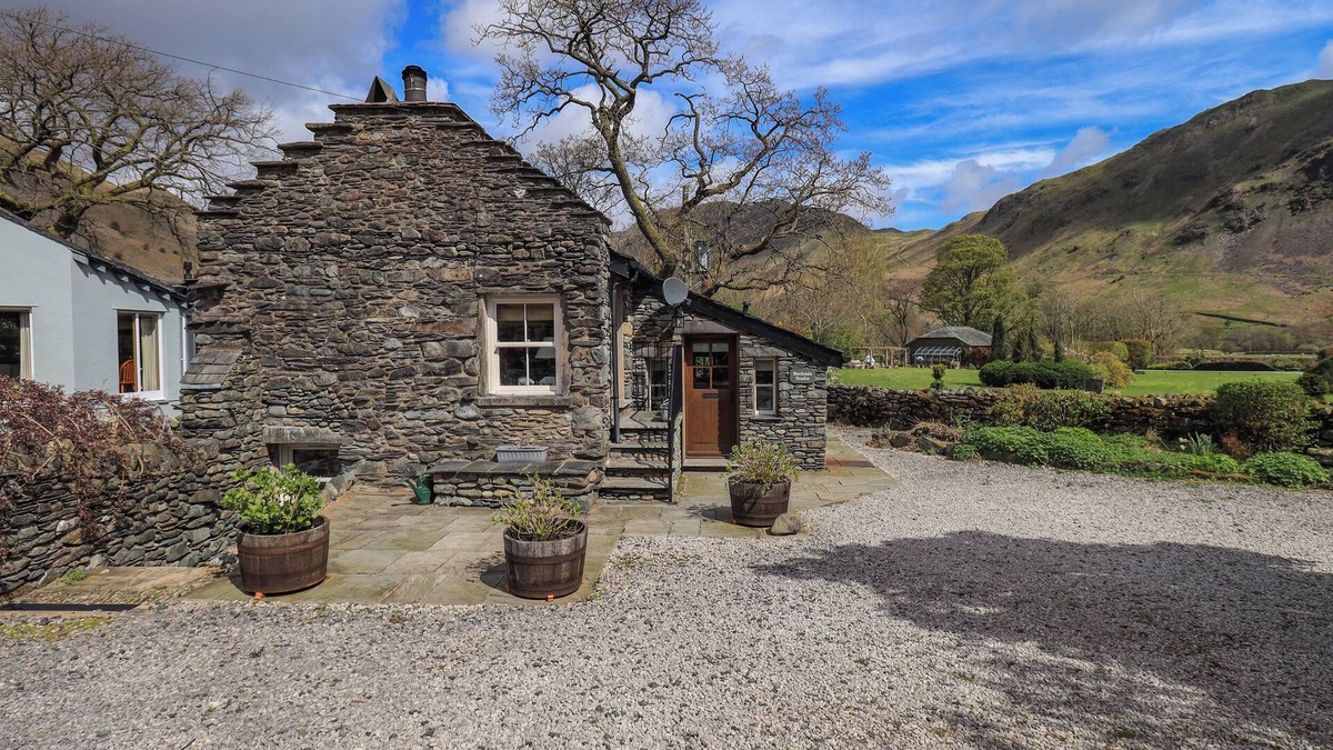 Penrith Cottage | BECKSIDE STUDIO, family friendly, with open fire in Ullswater